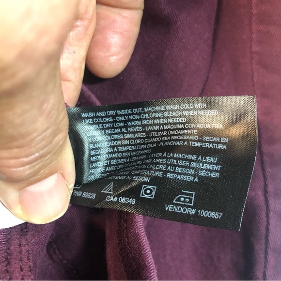 Nine West Women’s Pull On Pant Back Patch Pockets Denim Look Burgundy - Picture 8 of 9